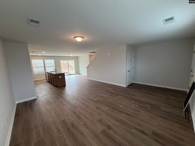 Building Photo - 3040 Hallsdale Dr