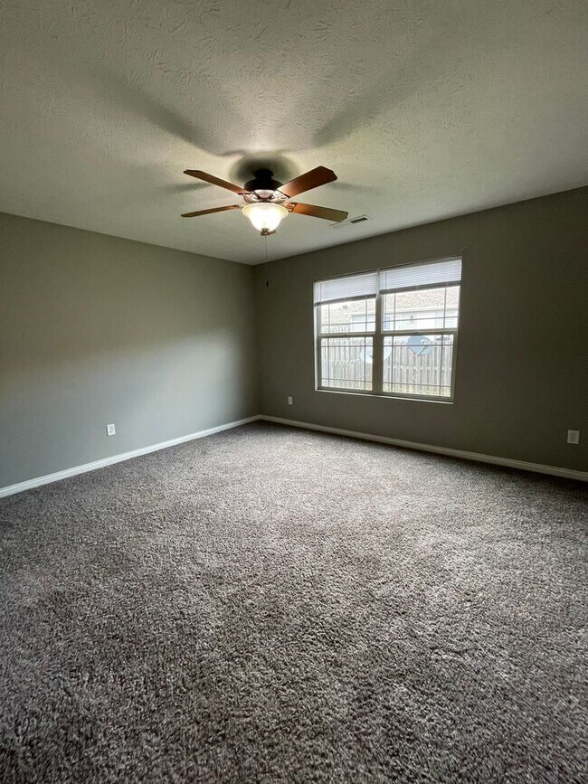 Building Photo - Two Bedroom Single Family Home