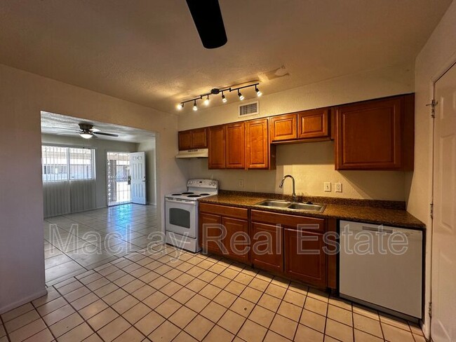 Building Photo - 7808 E Heatherbrae Ave