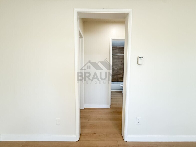 Building Photo - 6336 Tujunga Ave