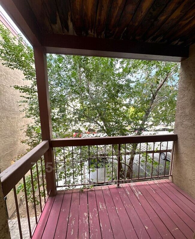 Building Photo - 1000 Beck St