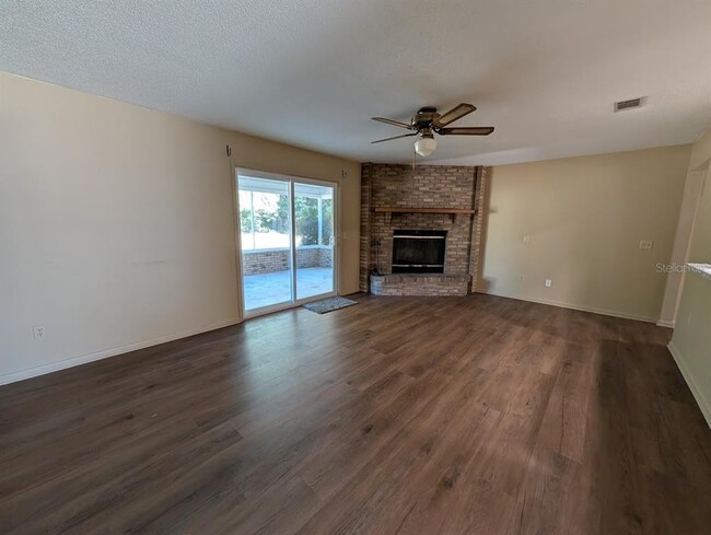 Building Photo - 149 SW Blueberry Pl