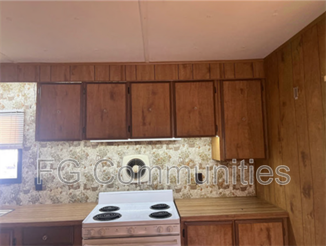 Building Photo - 3610 Highlands Rd