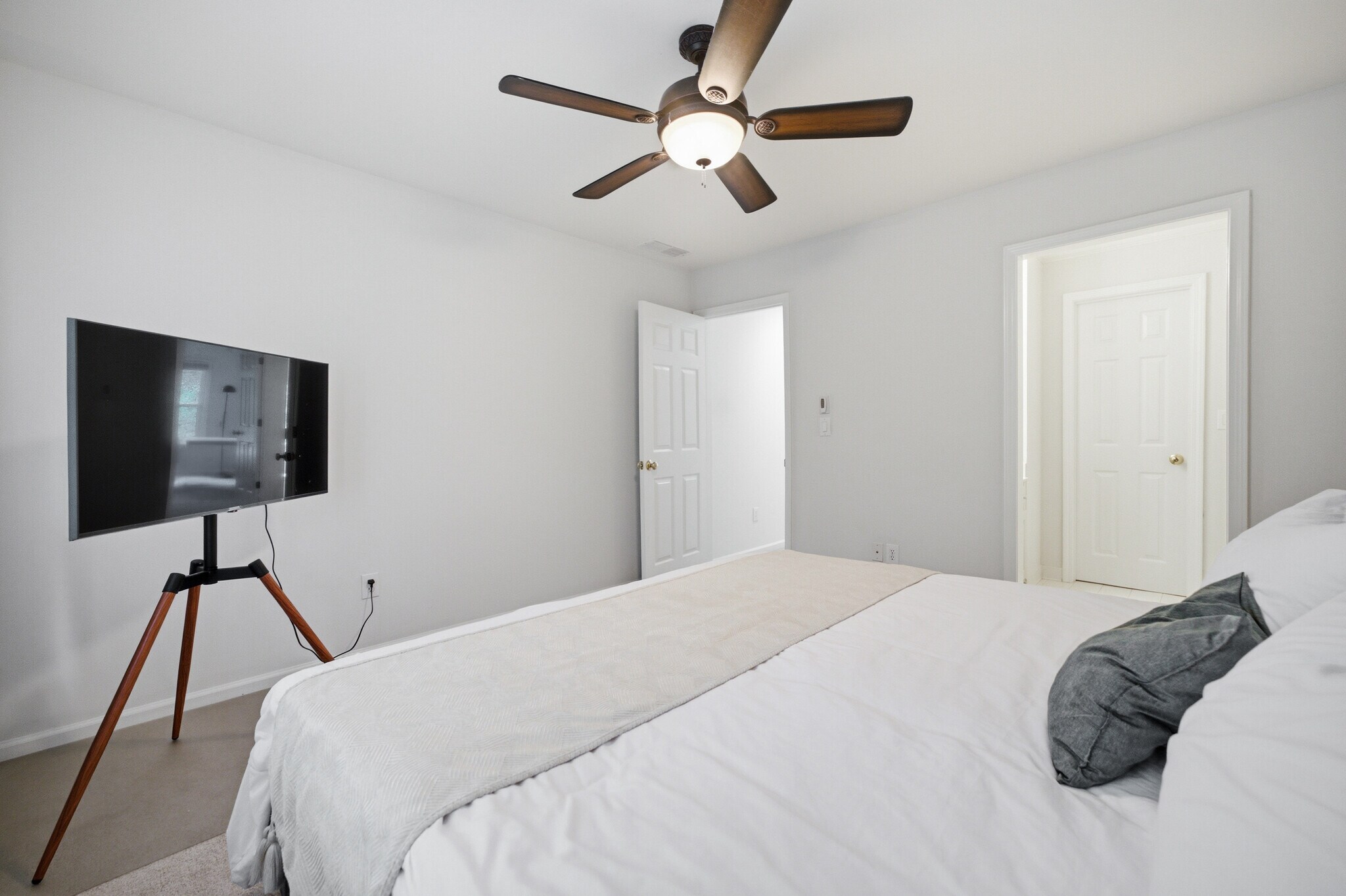Building Photo - 5008 Highland Oaks Ct SE