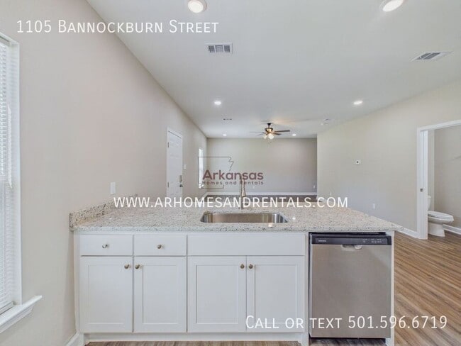 Building Photo - 1105 Bannockburn St