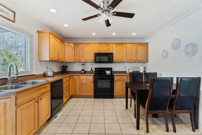 Building Photo - 2104 Foggy Bottom Dr