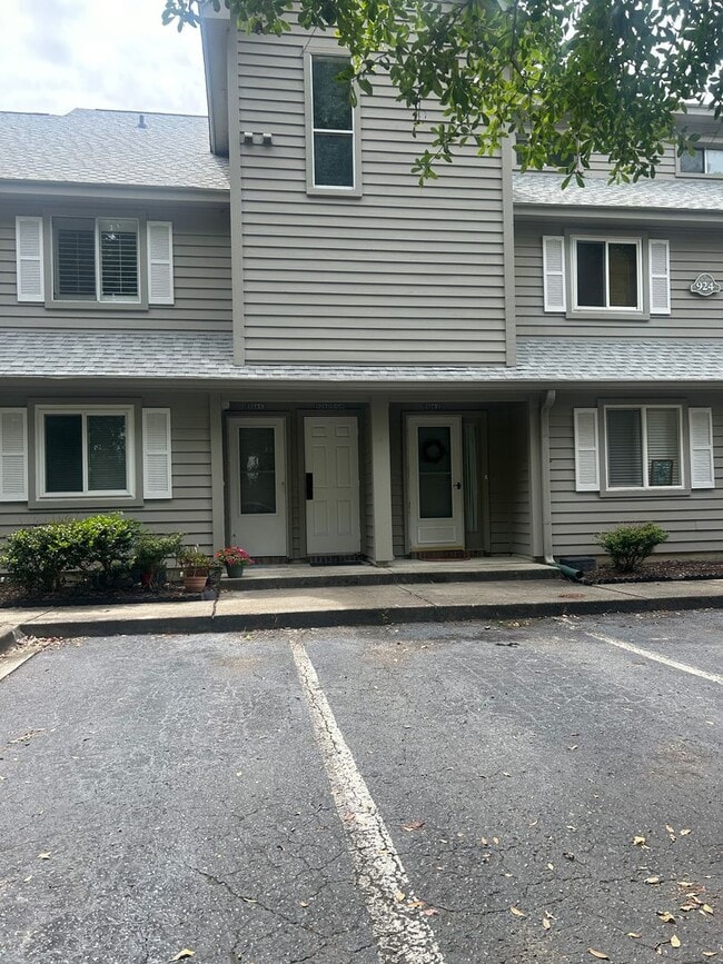 Building Photo - 924 Fairwood Lakes Dr
