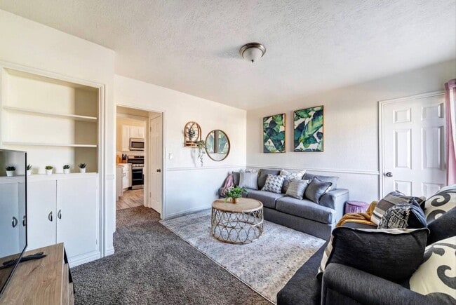 Building Photo - Cozy 4 bedroom 2 bath house in Provo