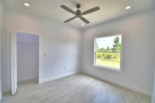 Building Photo - 7951 Sarasota Dr