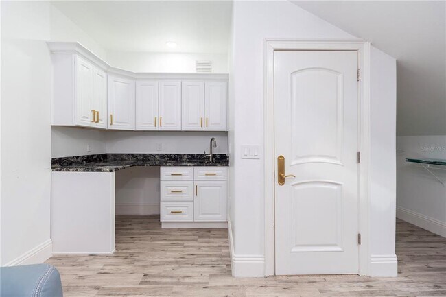 Building Photo - 25 Leeward Island
