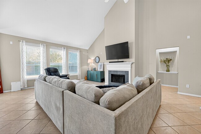 Building Photo - 6019 Gablestone Ln