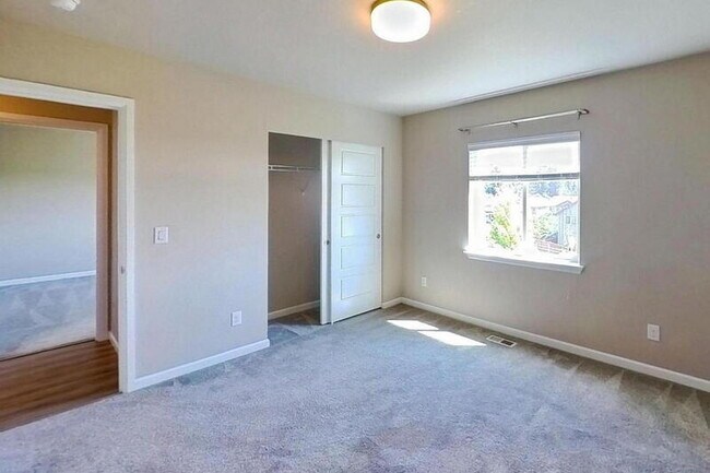 Building Photo - 13741 SE 184th Pl