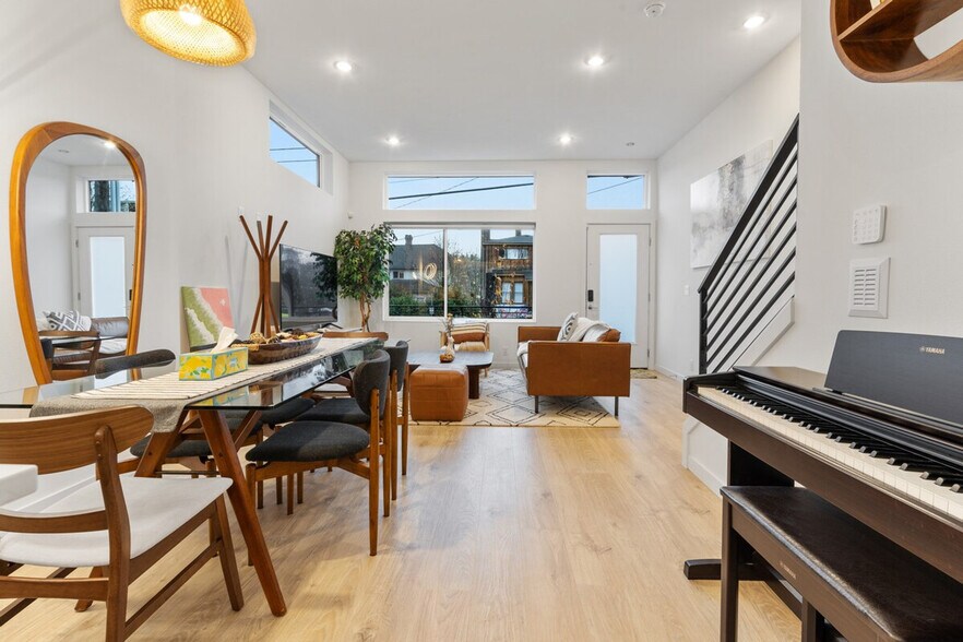 Building Photo - 2433 S Plum St