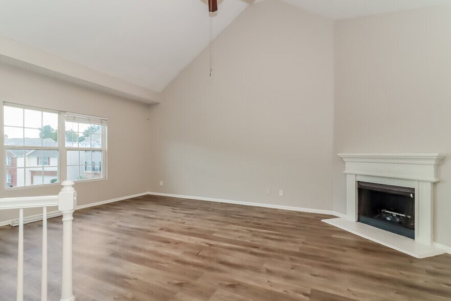 Building Photo - 450 Boxelder Rd