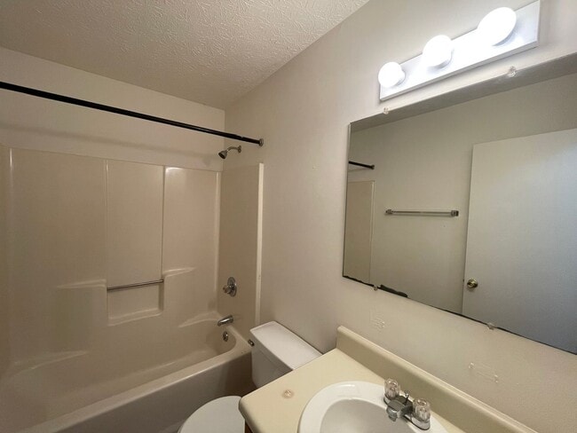 Building Photo - Bedford Duplex