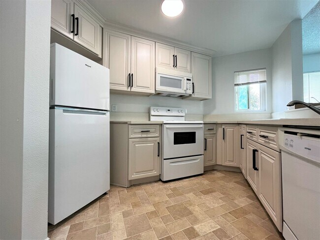 Building Photo - Must See Bright and welcoming one bedroom ...