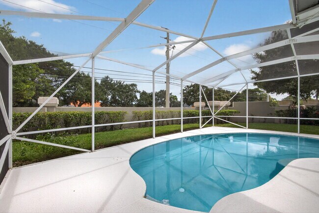 Building Photo - 8401 SE Ketch Ct