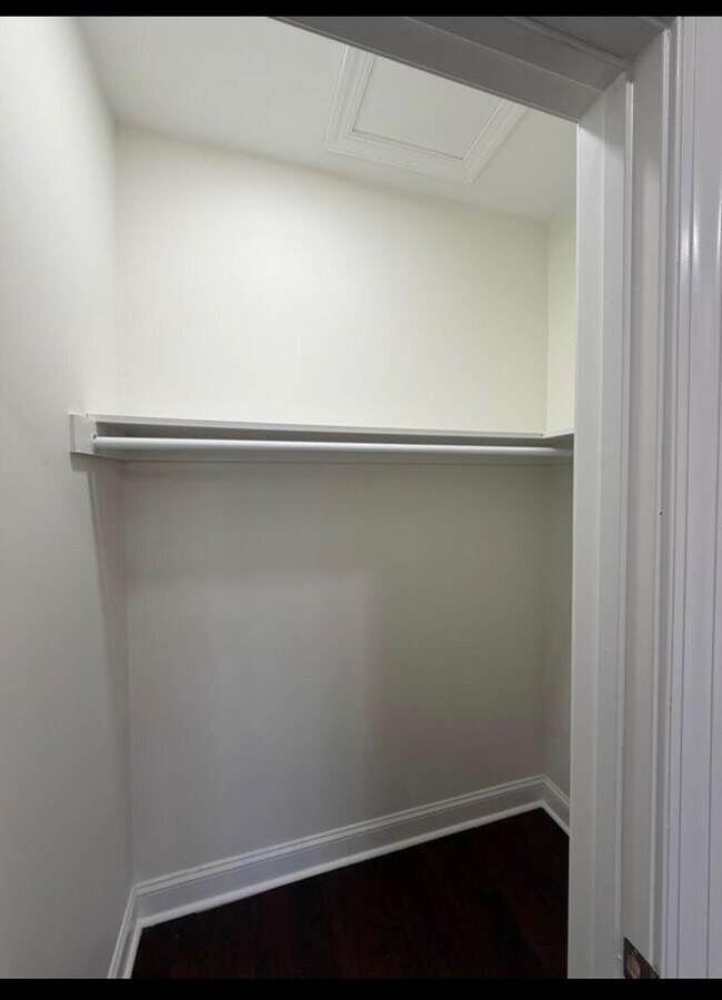 Building Photo - 3455 La Salle Dr