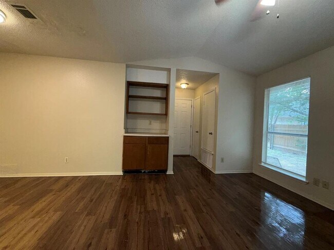 Building Photo - 12812 Tomanet Trail