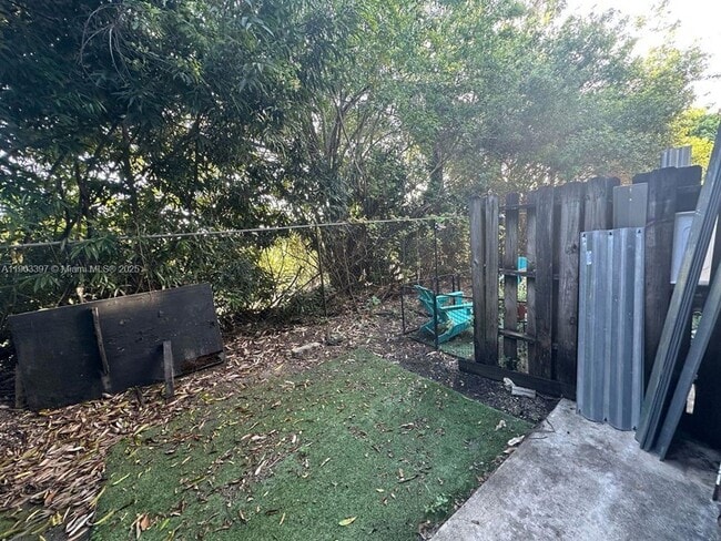 Building Photo - 1712 SE 31st Ct