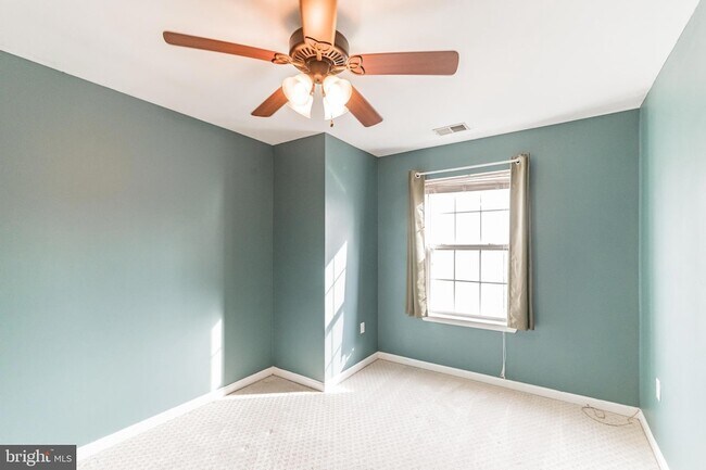 Building Photo - 9 Sharon Ln