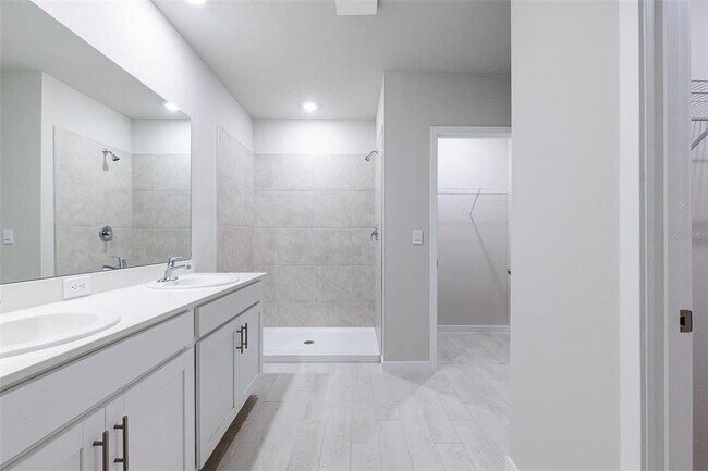 Building Photo - 25110 Alcazar Dr