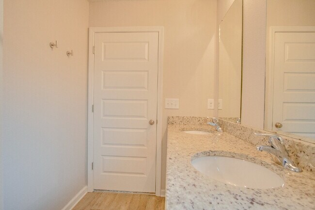 Building Photo - Lakeshore Preserve 3BR Home with Garage – Pet Friendly