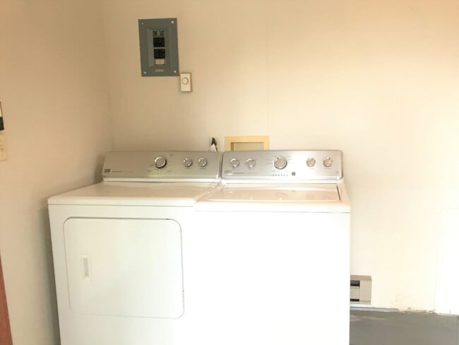 Building Photo - Everything you’ve been dreaming of is here...