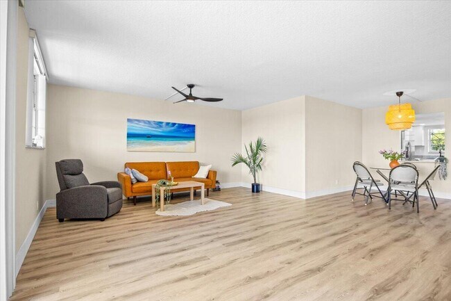 Building Photo - 3100 W Rolling Hills Cir