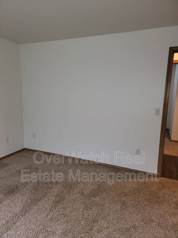 Building Photo - 3405 Oregon Dr