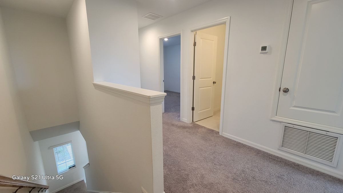 Building Photo - 2066 Crystal Bell St