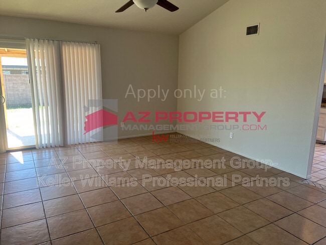 Building Photo - 7039 W Cameron Dr