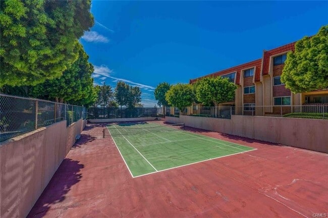 Building Photo - Resort-Style Living in Signal Hill - 2 Bed/2 Bath Condo for Lease
