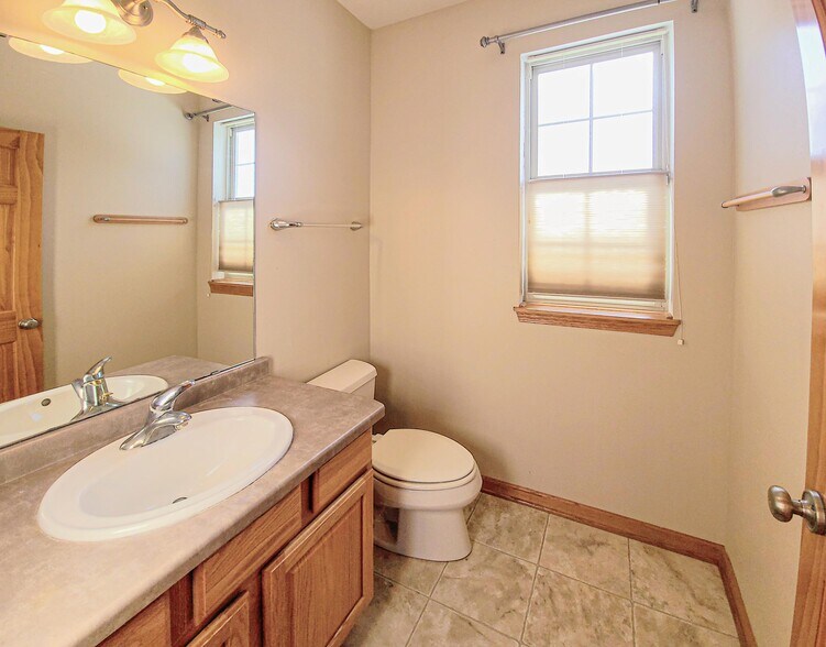 Building Photo - 1805 Deer Path