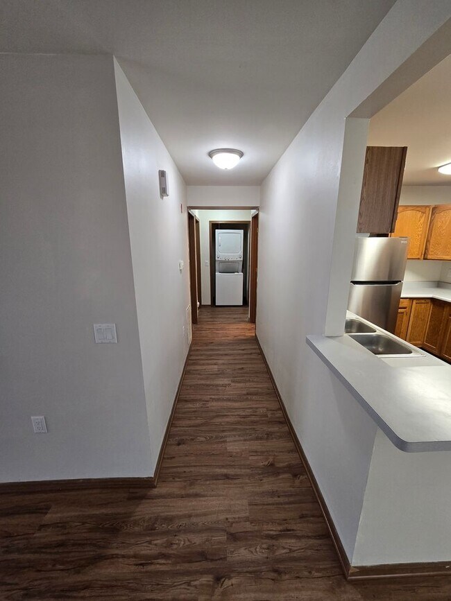 Building Photo - 1001-1017 Rockefeller Ln