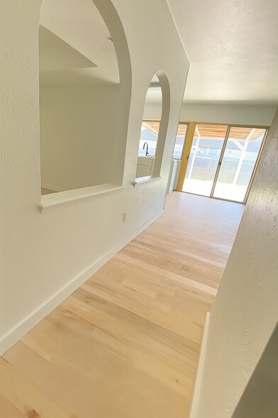 Building Photo - 805 Pinehill Ln