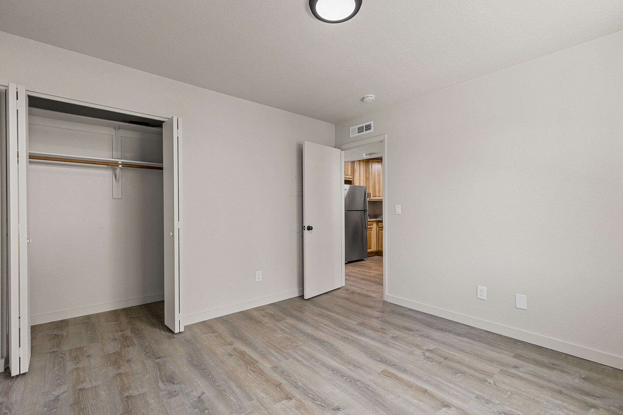 Building Photo - 1220 S Lone Tree Rd