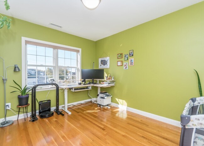 Building Photo - 199 Broadway