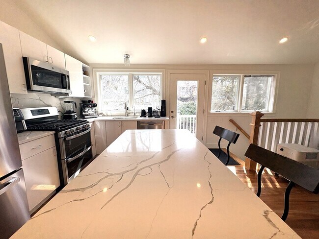 Building Photo - 32 Salisbury Rd