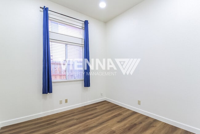 Building Photo - 1418 Lorimer Way