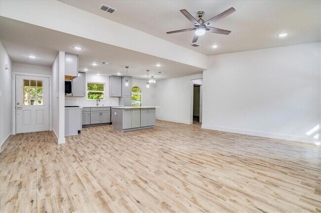 Building Photo - 2603 Mesquite Ln