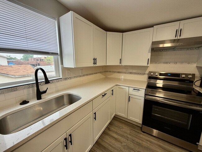 Building Photo - Central Wichita 2 Bedroom