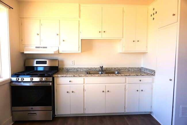 Building Photo - Affordable Two Bedroom