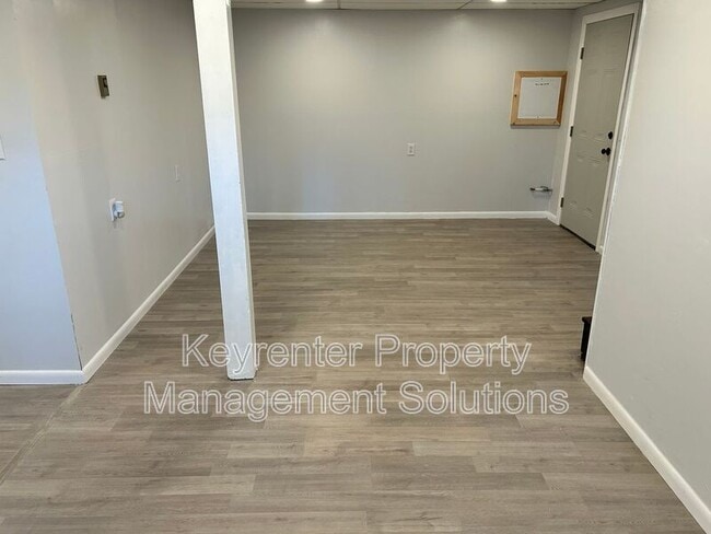 Building Photo - 17 White Oak Dr