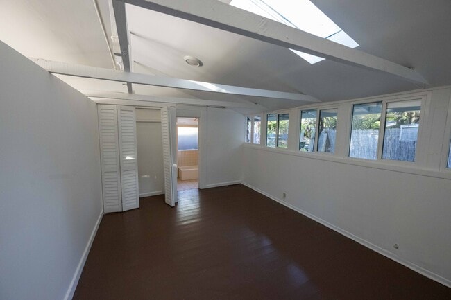 Building Photo - 1411 Bonnell Dr