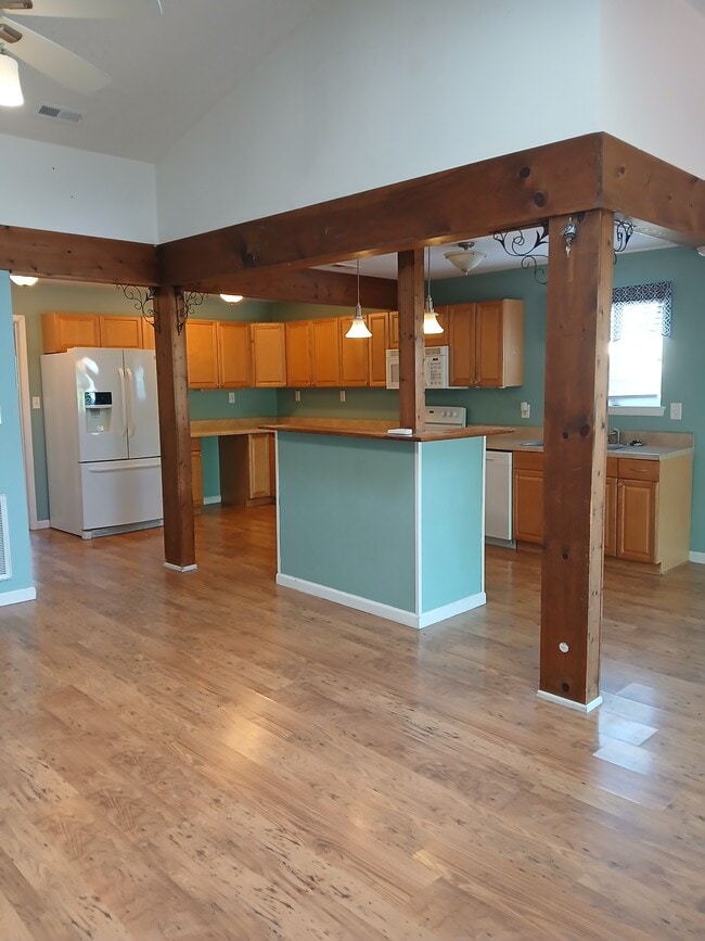 Building Photo - 2620 St Regis Ln