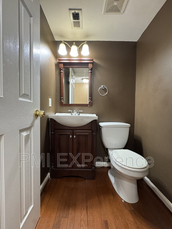 Building Photo - 2067 Chadwick Terrace