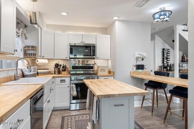 Building Photo - 4304 E Milton Dr