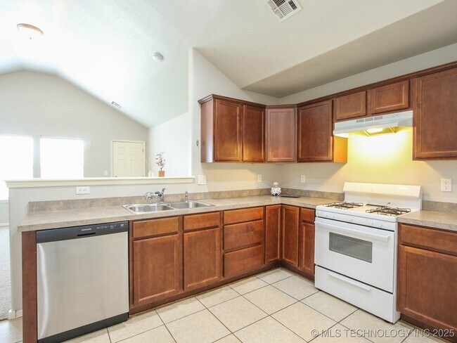 Building Photo - 16052 S 83rd E Ave