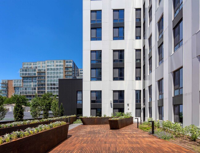 Building Photo - 10 S Paterson St
